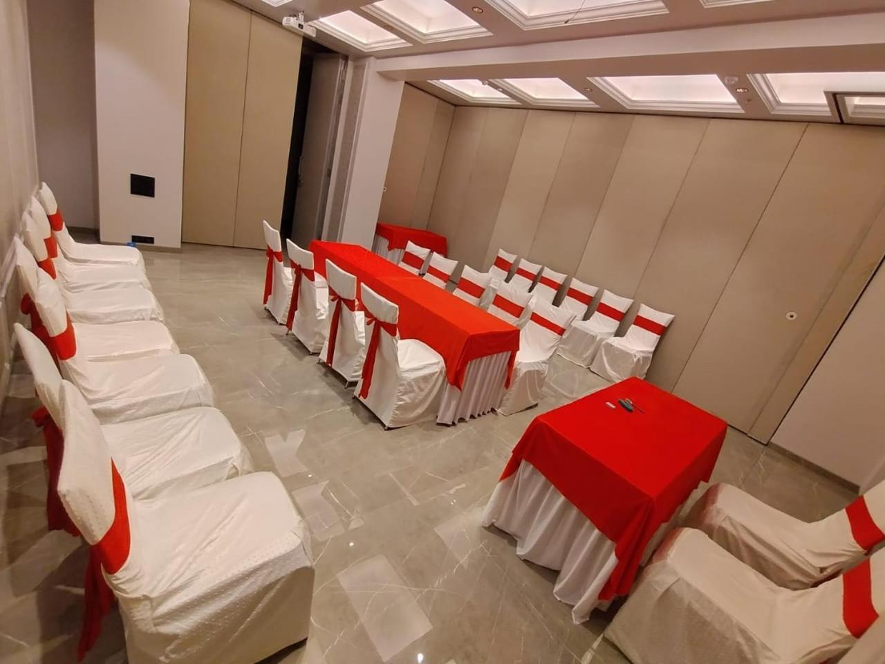 J Hotel And Banquets Mumbai Exteriör bild